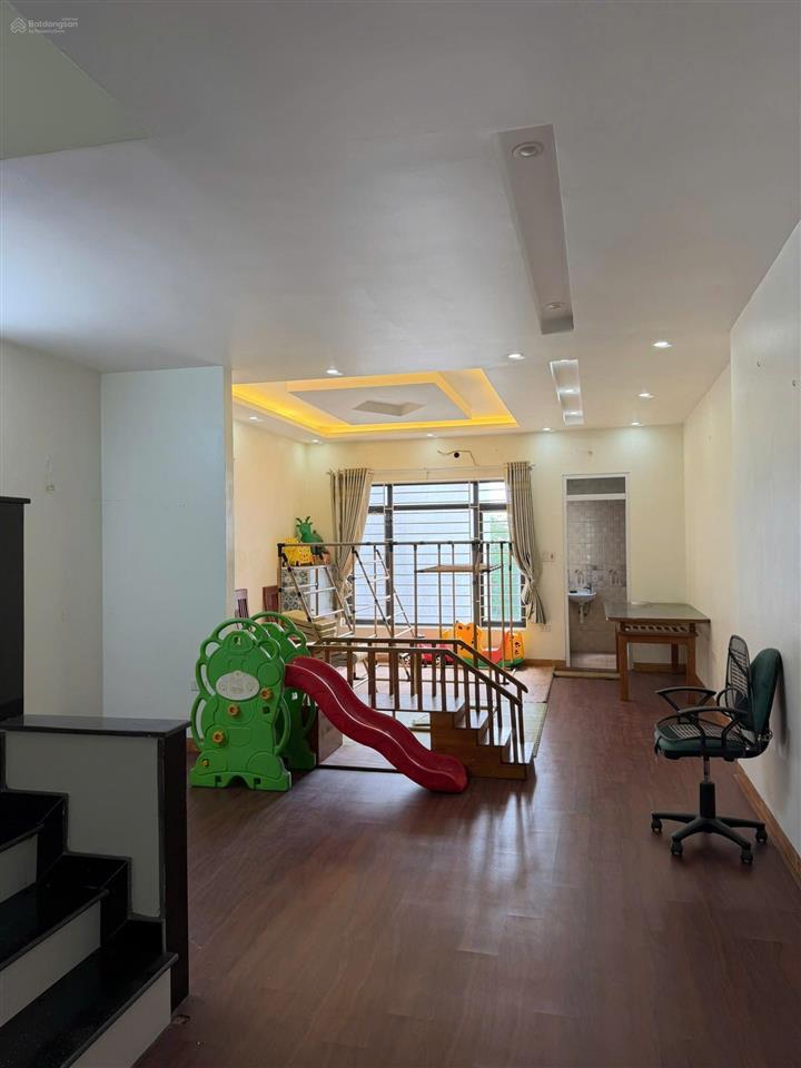 Phúc lợi  nguyên căn 102m2 xây 5 tầng  ở, vp, cty