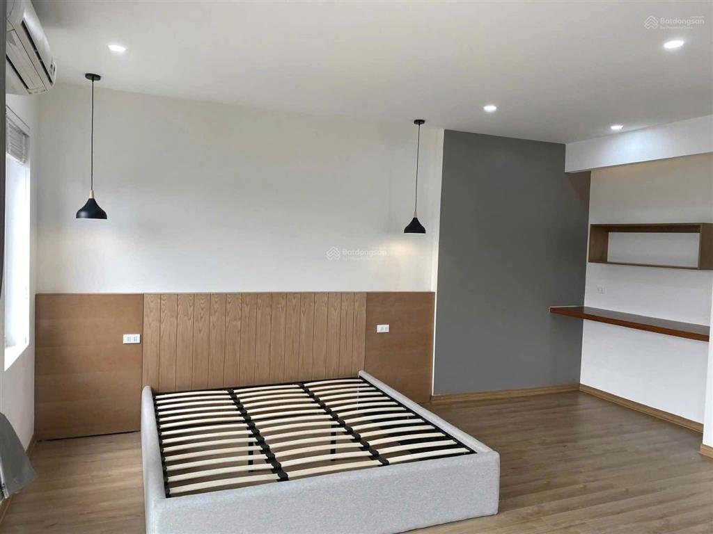 Mặt phố phúc lợi  nguyên căn 86m2  6 tầng, thang máy  cty, vp