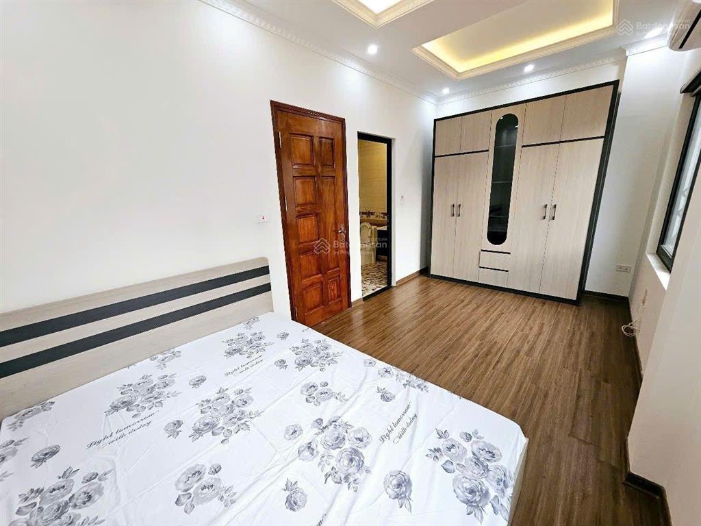 Ngọc lâm  nhà 5 tầng, thang máy  full đồ  14tr