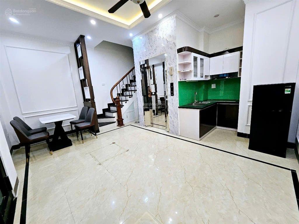 Ngọc lâm  nhà 5 tầng, thang máy  full đồ  14tr