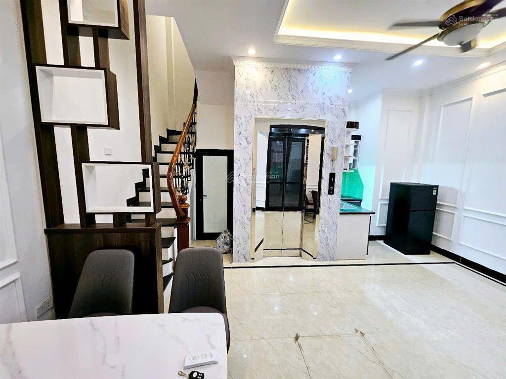 Ngọc lâm  nhà 5 tầng, thang máy  full đồ  14tr