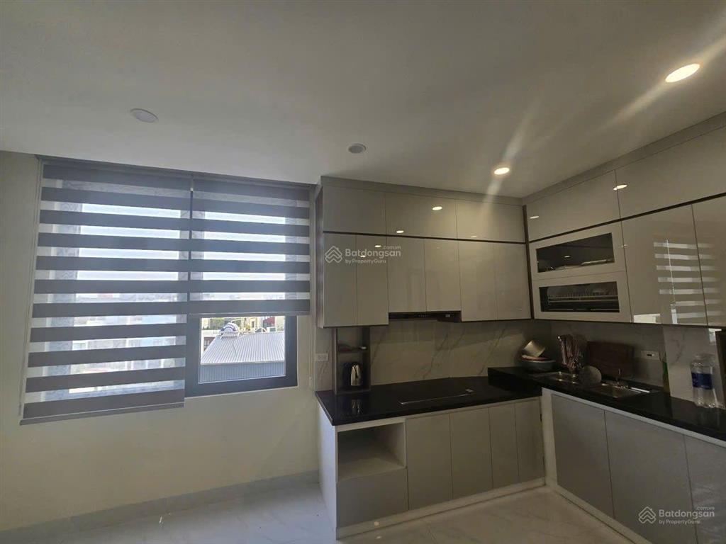 Thượng thanh  nhà 6 tầng, thang máy  vp, trung tâm dạy học