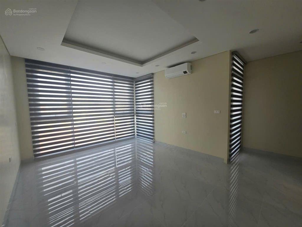 Thượng thanh  nhà 6 tầng, thang máy  vp, trung tâm dạy học