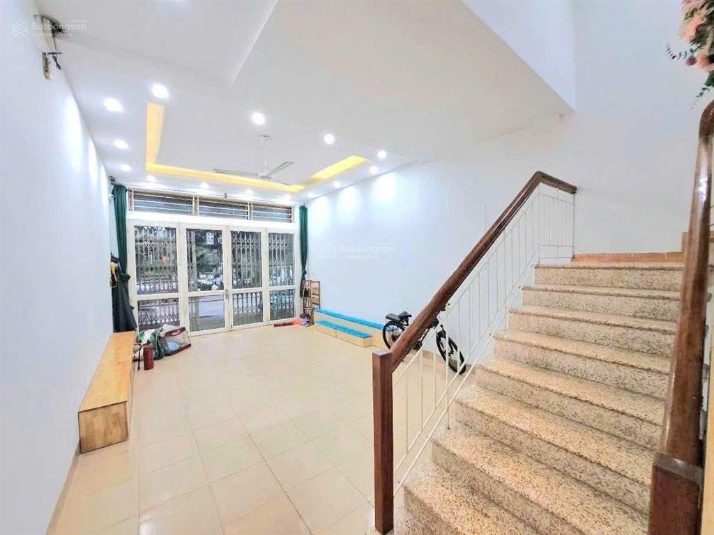 Khu dân cư 918  nguyên căn 75m2  5 tầng  ô tô tránh, vỉa hè  18tr