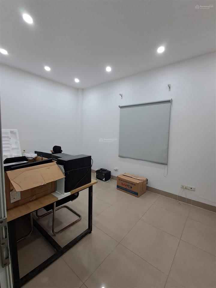Khu 918  nguyên căn 55m2  5 tầng  ở, vp  ô tô tránh