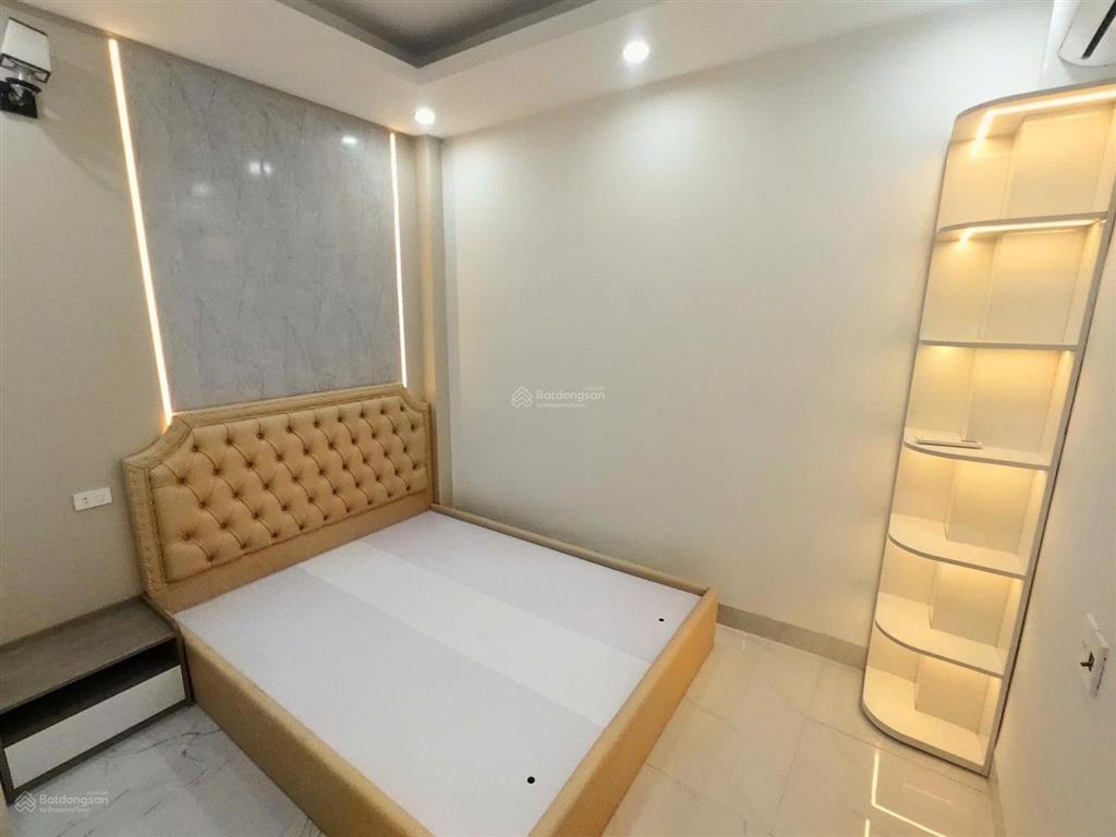 Thạch bàn  nguyên căn mới, đẹp  50m2  4 tầng  chỉ 11tr