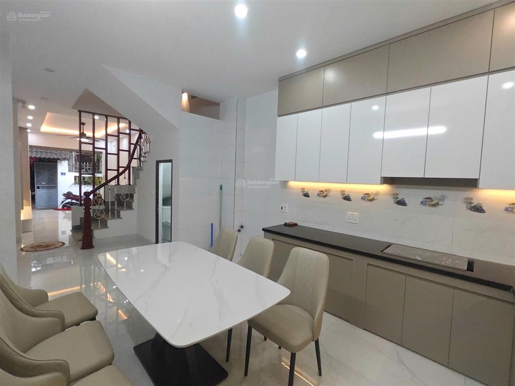 Thạch bàn  nguyên căn mới, đẹp  50m2  4 tầng  chỉ 11tr