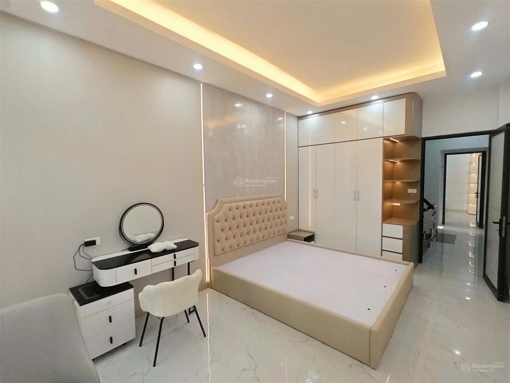 Thạch bàn  nguyên căn mới, đẹp  50m2  4 tầng  chỉ 11tr