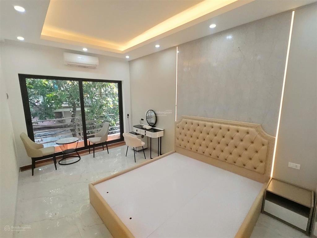 Thạch bàn  nguyên căn mới, đẹp  50m2  4 tầng  chỉ 11tr