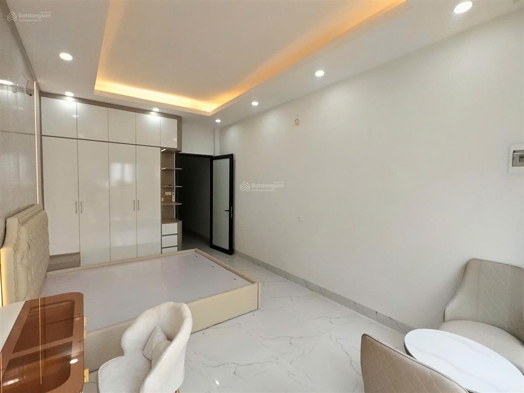 Thạch bàn  nguyên căn mới, đẹp  50m2  4 tầng  chỉ 11tr