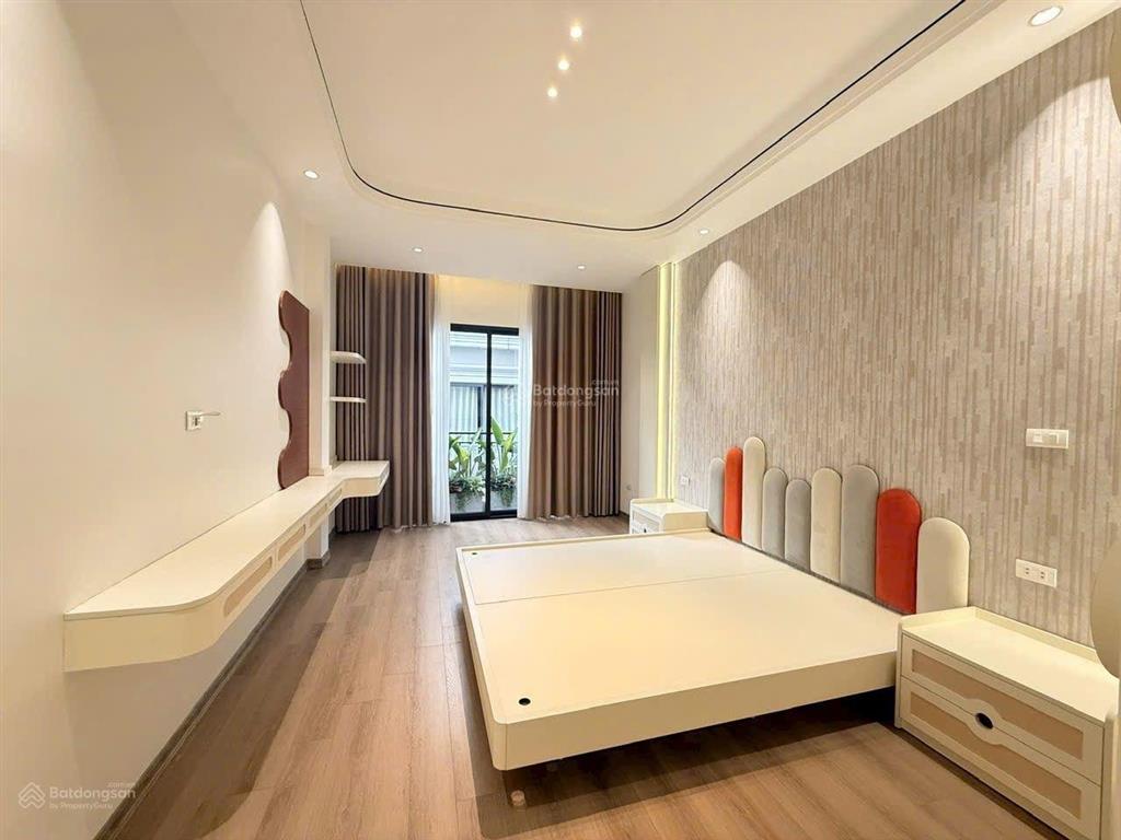 Bồ đề  cho thuê nguyên căn 6 tầng thang máy