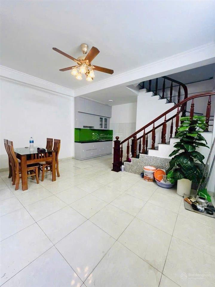 Gần aeon  nhà 35m2  5 tầng  8tr