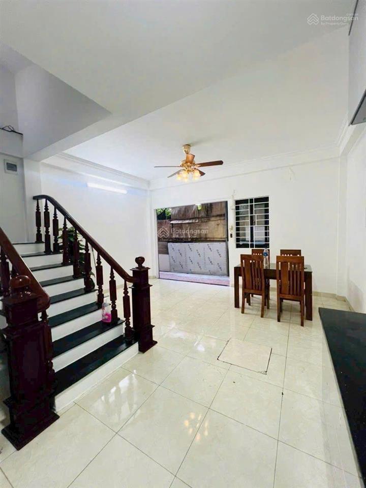 Gần aeon  nhà 35m2  5 tầng  8tr