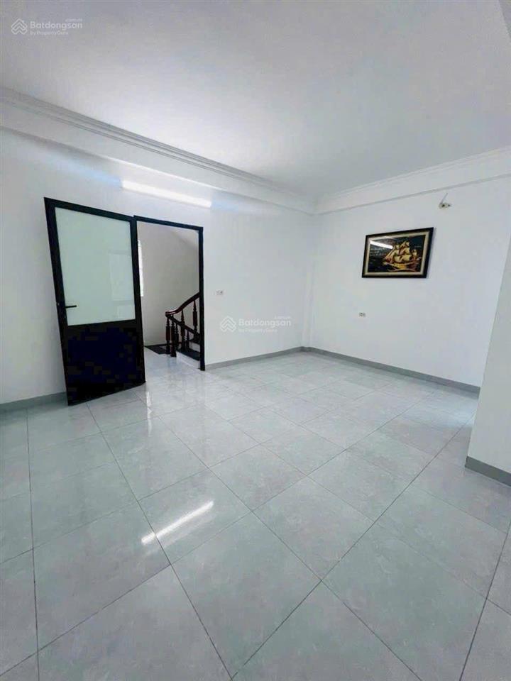 Gần aeon  nhà 35m2  5 tầng  8tr