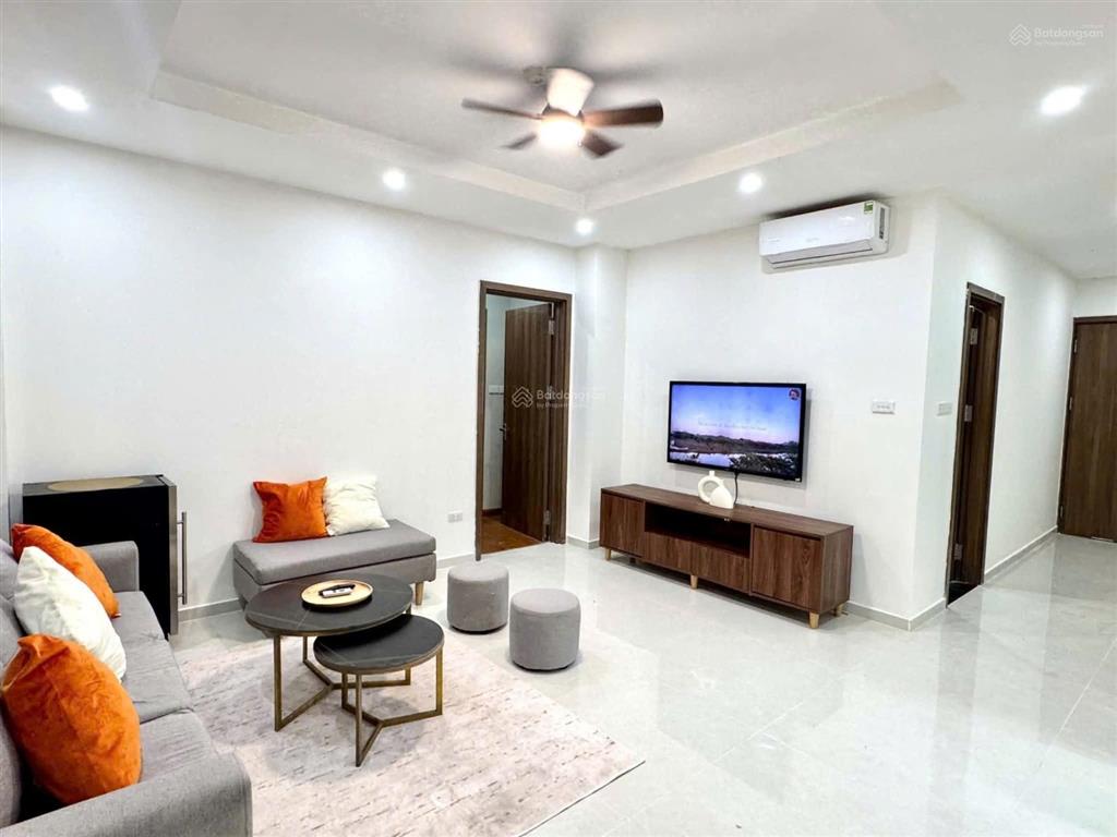Cho thuê chung cư sài đồng 80m2  2 ngủ  full đồ