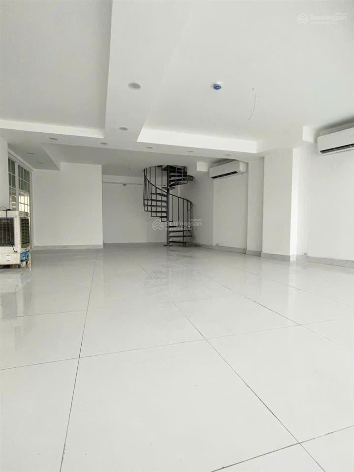 Ngọc thụy  mặt bằng vp, kd  150m2  ô tô tránh