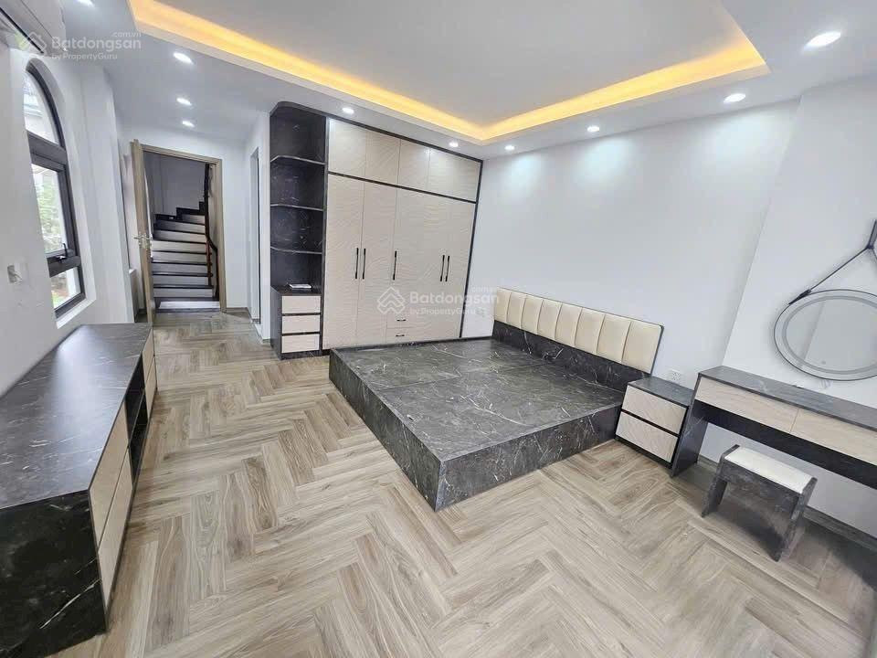 Phúc lợi  nhà 43m2  6 tầng, thang máy  full đồ, ô tô sát cửa  12tr