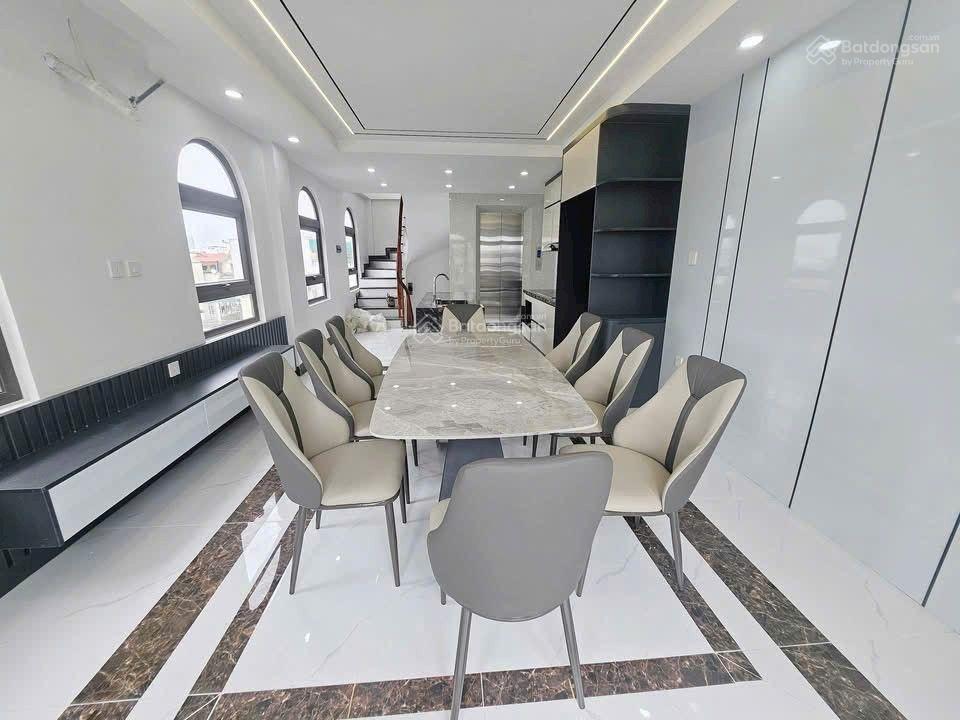 Phúc lợi  nhà 43m2  6 tầng, thang máy  full đồ, ô tô sát cửa  12tr