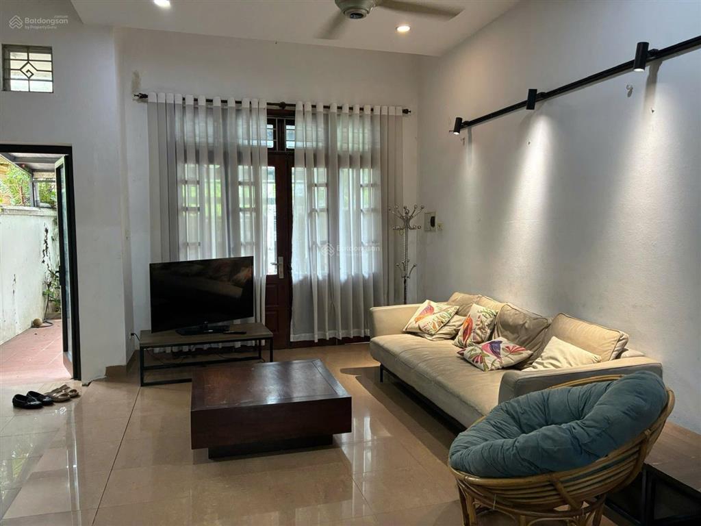 Ngọc thụy, gần trường pháp  nguyên căn, sân vườn 180m2  gara