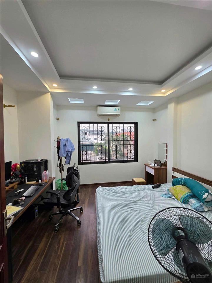Bát khối, cổ linh  nguyên căn 44m2, ô tô vào nhà  full đồ  13tr