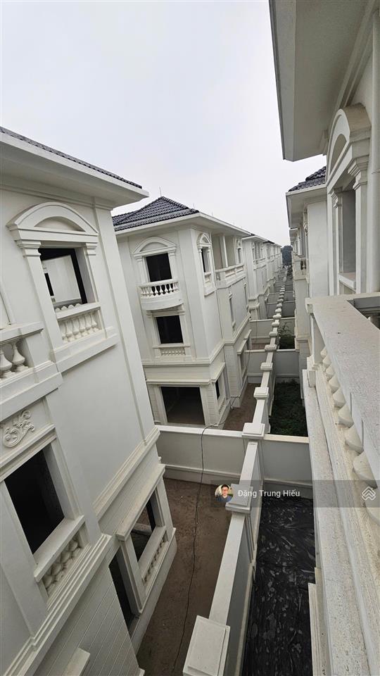 Bt vườn cam giá tốt nhất khu  200m2  mặt tiền 10m khu compound sịn đường 20m chỉ 32 tỷ sđcc