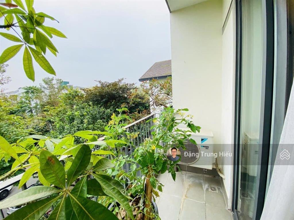 Duy nhất 1 căn bt view hồ lớn  lô góc  nhà đẹp ở ngay  khu compound khép kín an ninh tốt