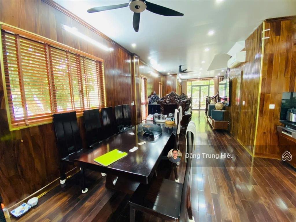Duy nhất 1 căn bt view hồ lớn  lô góc  nhà đẹp ở ngay  khu compound khép kín an ninh tốt