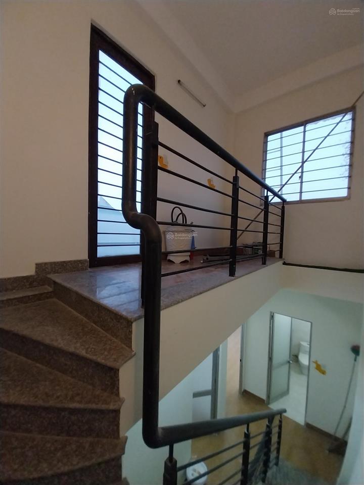 Cho thuê nhà nguyên căn 50m2, 3 lầu, sân thượng, gần global city, vincom q9, đình phong phú