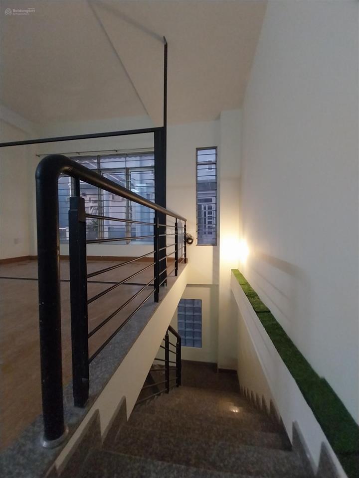 Cho thuê nhà nguyên căn 50m2, 3 lầu, sân thượng, gần global city, vincom q9, đình phong phú