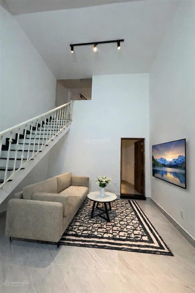 Mt trung tâm sơn trà  đường 5,5m cách bãi biển 500m. dt 51 m²  ngang 6,2m. giá 5,x tỷ bớt nhẹ