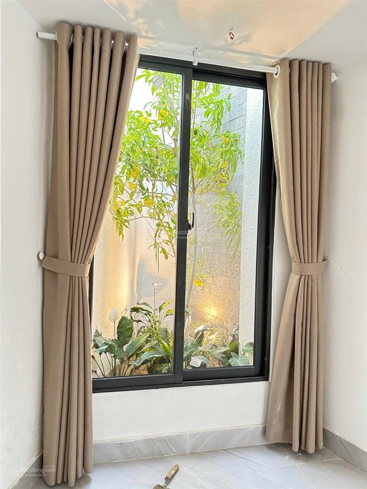 Mt trung tâm sơn trà  đường 5,5m cách bãi biển 500m. dt 51 m²  ngang 6,2m. giá 5,x tỷ bớt nhẹ
