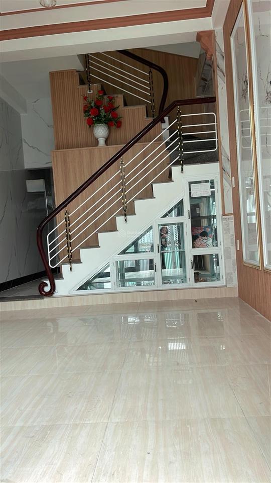 Nhà 2 tầng cách đường trần cao vân 50m, cách biển nguyễn tất thành 100m. kiệt rộng