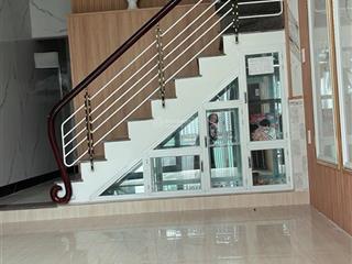 Nhà 2 tầng cách đường trần cao vân 50m, cách biển nguyễn tất thành 100m. kiệt rộng