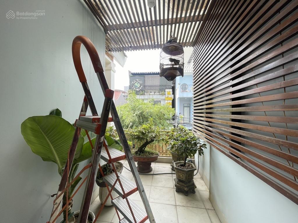 Nhà 2 tầng cách đường trần cao vân 50m, cách biển nguyễn tất thành 100m. kiệt rộng