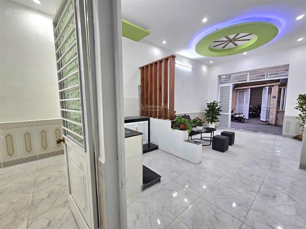 Bán nhà c4 2 mặt kiệt ô tô  đh bách khoa, 65m2, 5,2m, 3,15 tỷ. vị trí nguyễn lương bằng