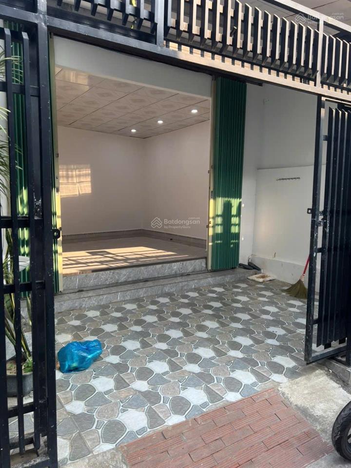 Bán nhà c4 đất 80m2, kiêt nguyễn lương bằng
sát đường chính. oto tải thông. chỉ 2.x tỷ