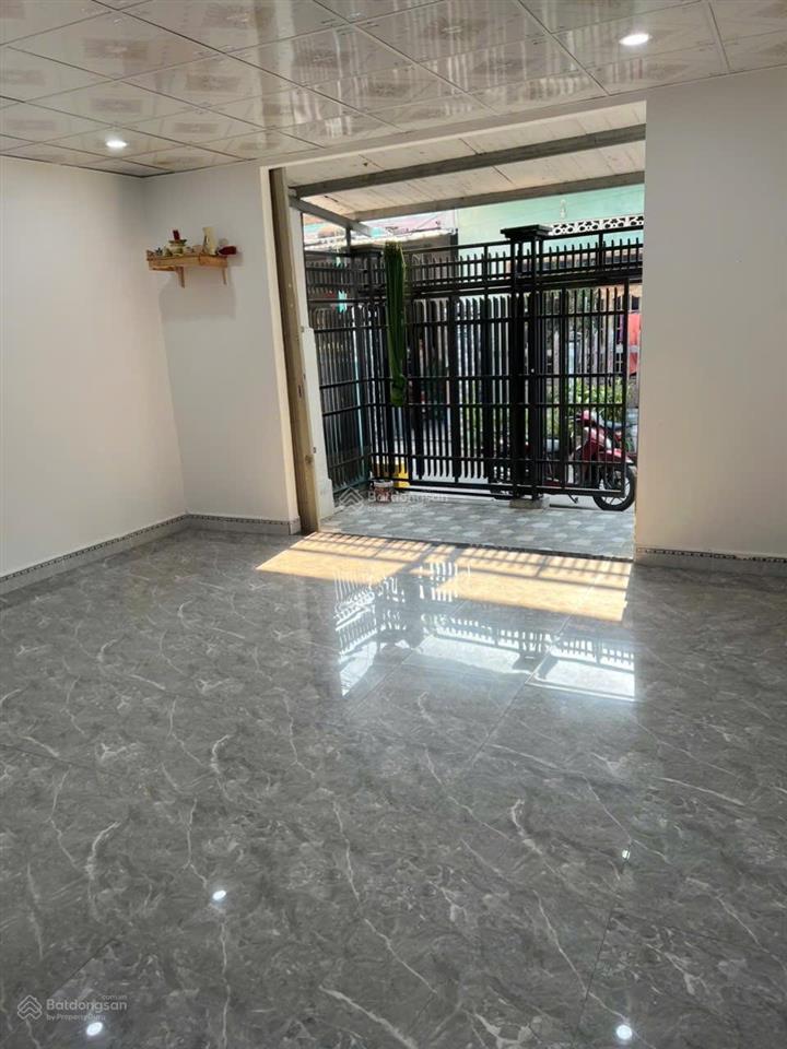 Bán nhà c4 đất 80m2, kiêt nguyễn lương bằng
sát đường chính. oto tải thông. chỉ 2.x tỷ