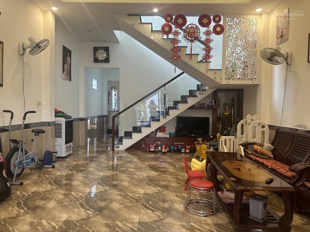 Bán nhà 2 tầng núi thành, 102m2, mê đổ kiên cố nhà mới sạch đẹp vào ở luôn.
7,9 tỷ
