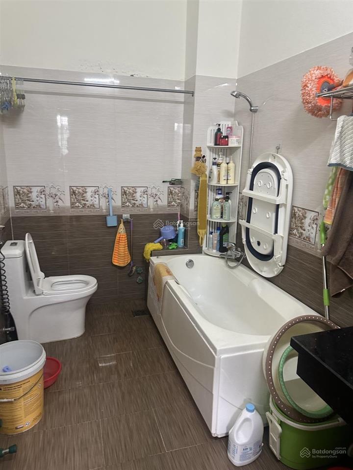 Bán nhà 2 tầng núi thành, 102m2, mê đổ kiên cố nhà mới sạch đẹp vào ở luôn.
7,9 tỷ