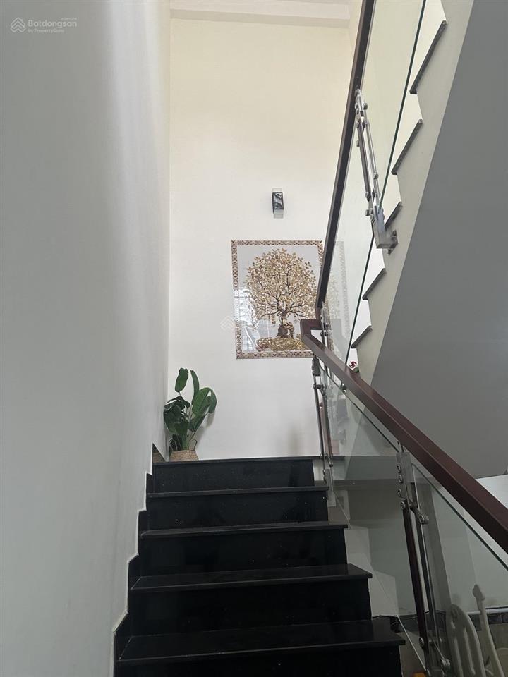 Bán nhà 2 tầng núi thành, 102m2, mê đổ kiên cố nhà mới sạch đẹp vào ở luôn.
7,9 tỷ