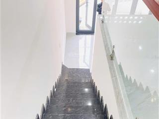 Mặt tiền sơn trà  giá chỉ 5,x tỷ (x siêu nhỏ  không có căn thứ 2) bớt lộc. cách cầu sông hàn