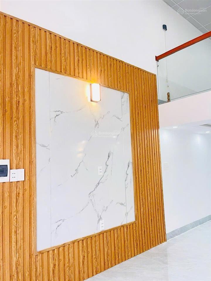 Mặt tiền sơn trà  giá chỉ 5,x tỷ (x siêu nhỏ  không có căn thứ 2) bớt lộc. cách cầu sông hàn