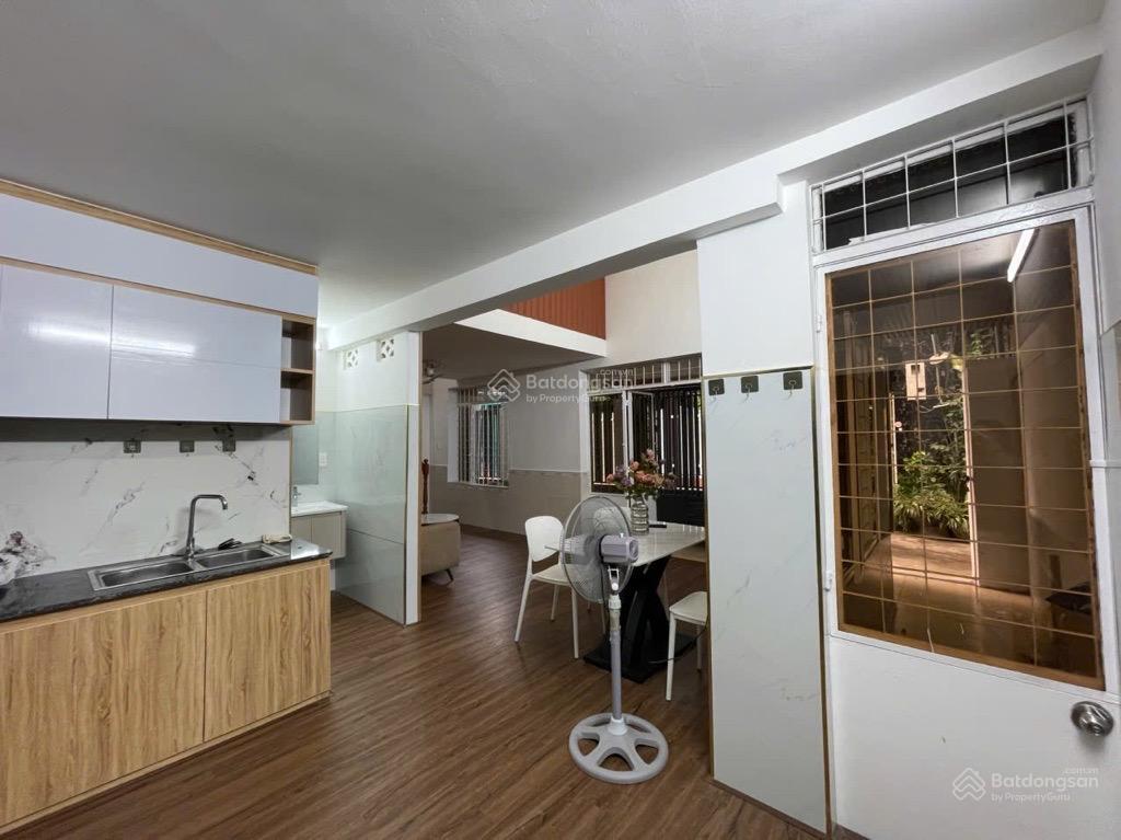 Nhà 2 tầng trưng nữ vương  60m2 ngang 8m cực rộng có dòng tiền 8tr/tháng giá 3,x tỷ.