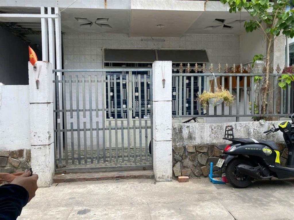 Điện biên phủ, căn góc 65m2 ngang 6,1 m. kiệt 3m sát đường chính. 2.x tỷ  nhà hơi cũ nhưng cực