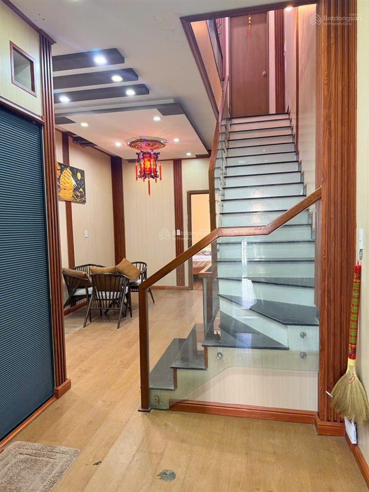 Nhà 4 tầng  mặt tiền đường 5,5m  giá 4,x tỷ (x nhỏ)  sau lưng bến xe  diện tích 60m2.