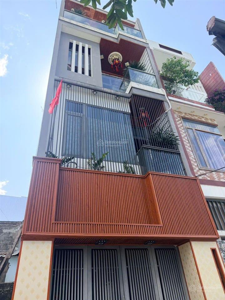 Nhà 4 tầng  mặt tiền đường 5,5m  giá 4,x tỷ (x nhỏ)  sau lưng bến xe  diện tích 60m2.