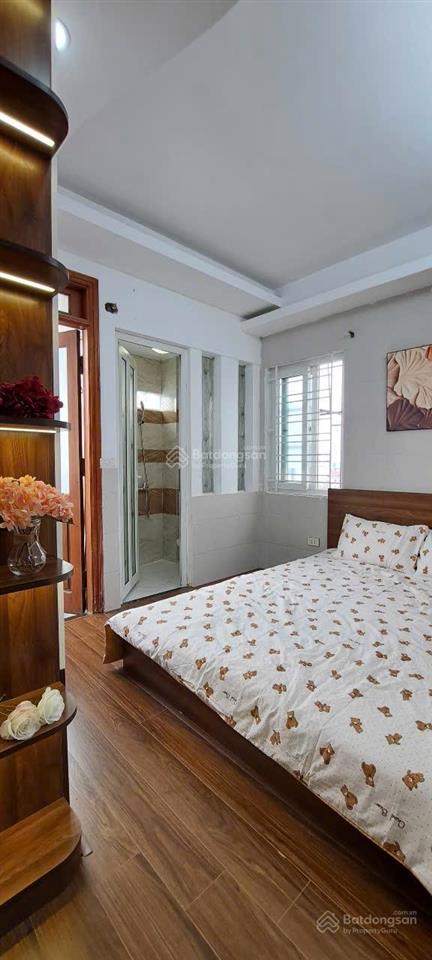 Bán ccmn quan nhân, cự lộc 2n2wc mặt phố view hồ  cạnh royal city, full nội thất đẹp