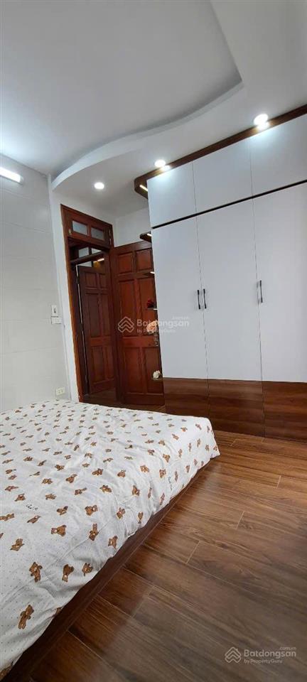 Bán ccmn quan nhân, cự lộc 2n2wc mặt phố view hồ  cạnh royal city, full nội thất đẹp