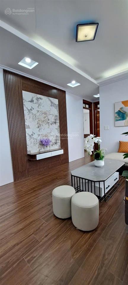 Bán ccmn quan nhân, cự lộc 2n2wc mặt phố view hồ  cạnh royal city, full nội thất đẹp