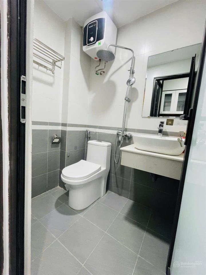 Bán ccmn mới đẹp sau royal city, ô tô đỗ, full nội thất